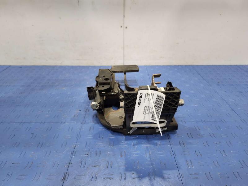2015 Chevrolet Tahoe Brake Pedal