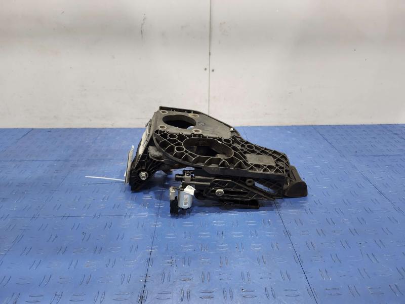 2015 Chevrolet Tahoe Brake Pedal