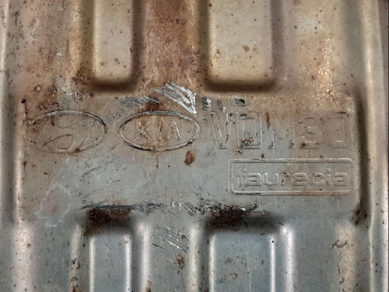 2014 Kia Sedona Muffler