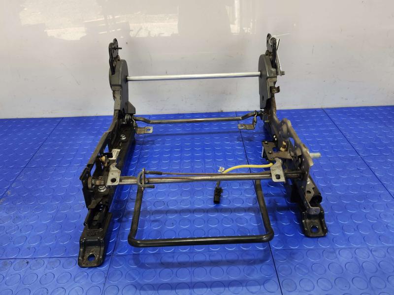 2010 Kia Rio Seat Track