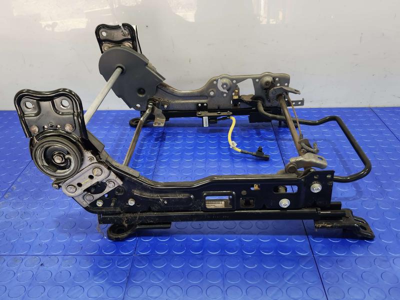 2010 Kia Rio Seat Track