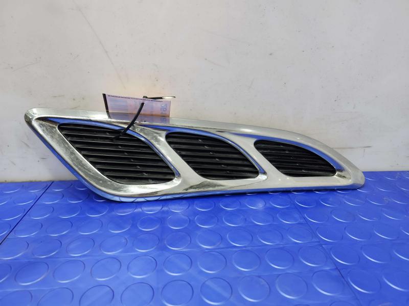 2011 Infiniti QX56 Fender Moulding