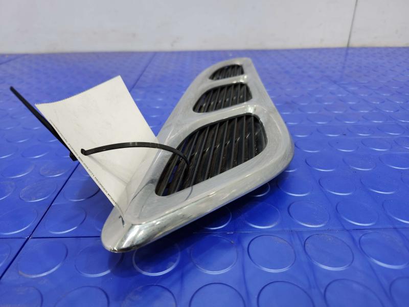 2011 Infiniti QX56 Fender Moulding