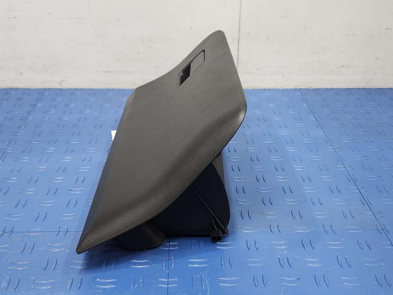 2013 Toyota Yaris Glove Box