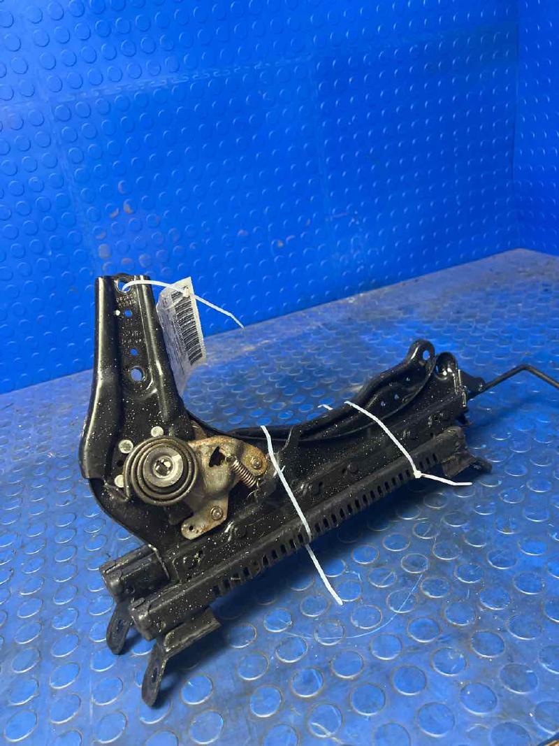2003 2004 2005 Honda Pilot Front Seat Tracks RH Passenger Side Manual OEM