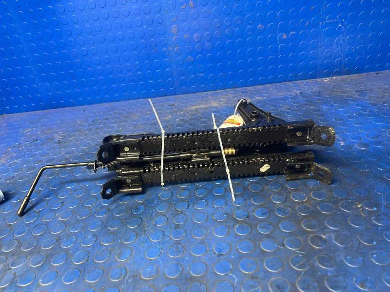 2003 2004 2005 Honda Pilot Front Seat Tracks RH Passenger Side Manual OEM