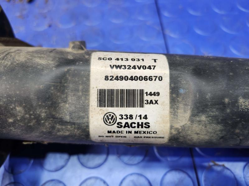 2015 Volkswagen Beetle Strut Assembly