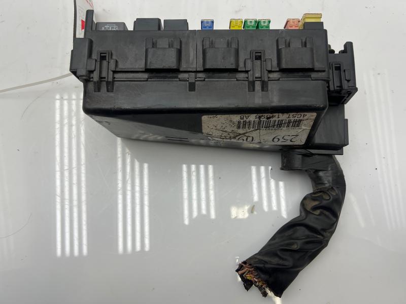 2004 2005 Lincoln Aviator Engine Bay Fuse Box Assembly OEM 5C5Z14398BA