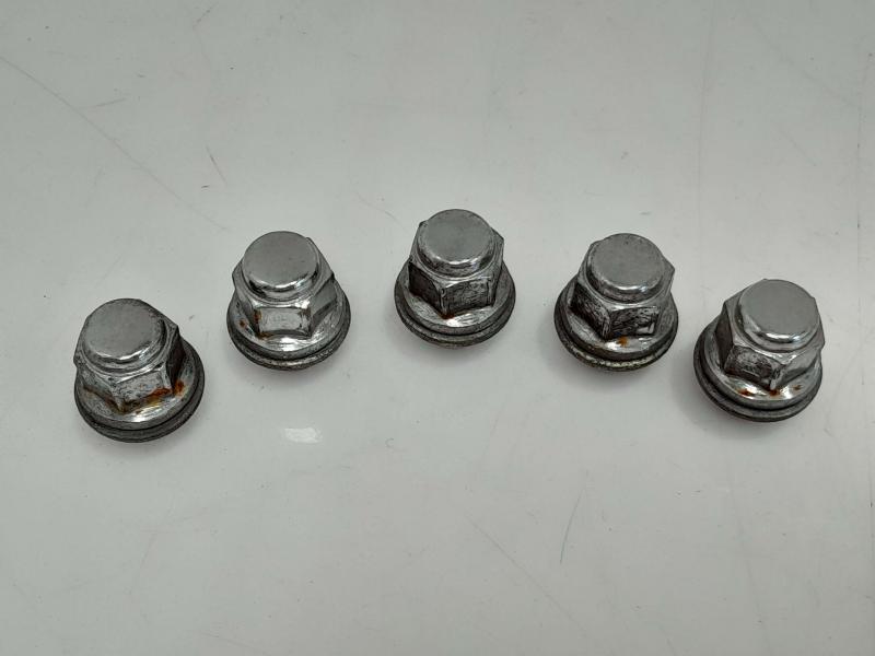 2018 Toyota Prius Lug Nuts