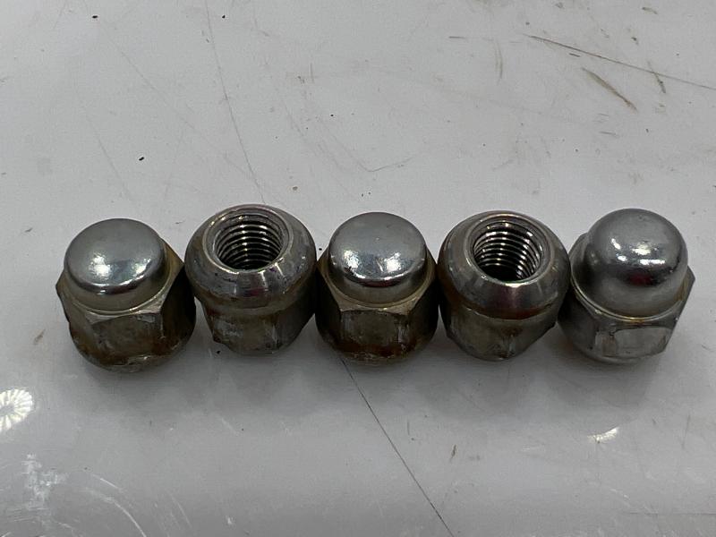1999 Honda CR-V Lug Nuts