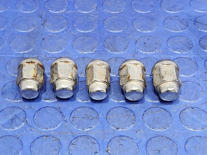2010 Dodge Challenger Lug Nuts