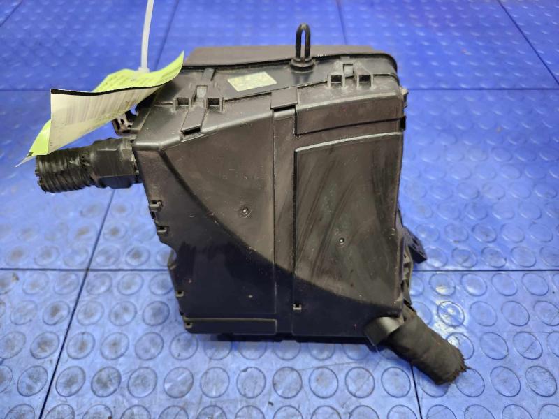 2015 Hyundai Santa Fe Engine Fuse Box