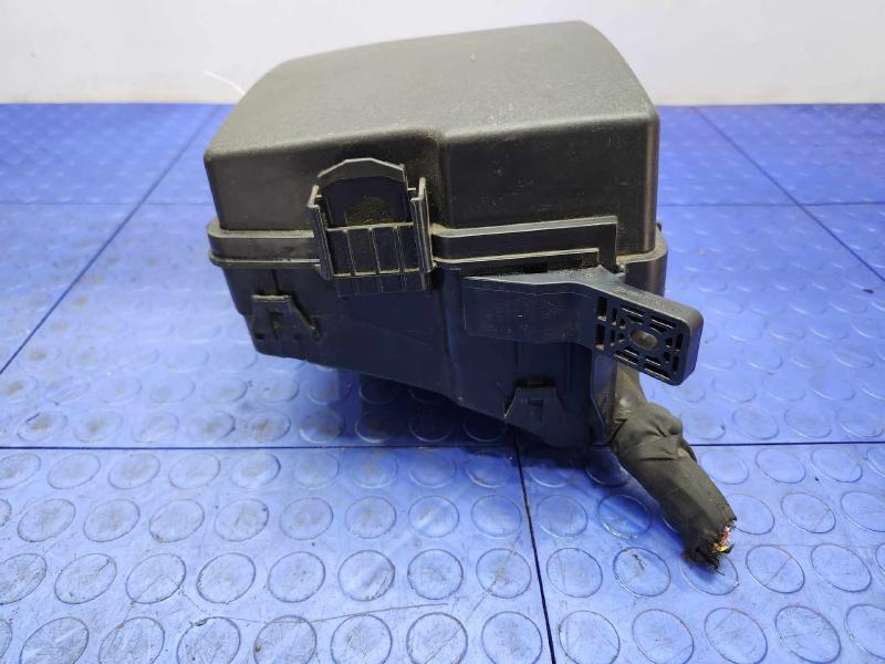 2015 Hyundai Santa Fe Engine Fuse Box