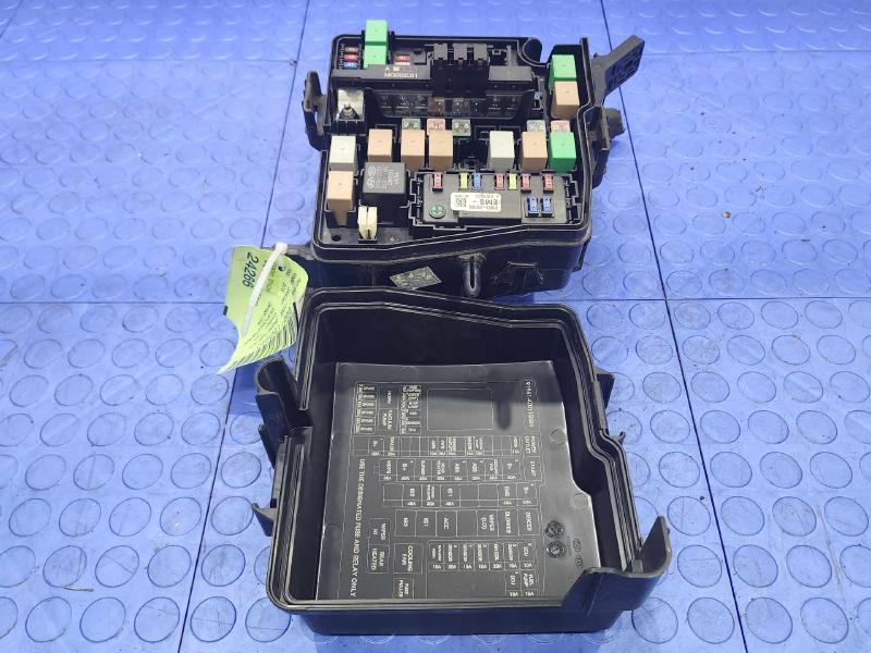 2015 Hyundai Santa Fe Engine Fuse Box