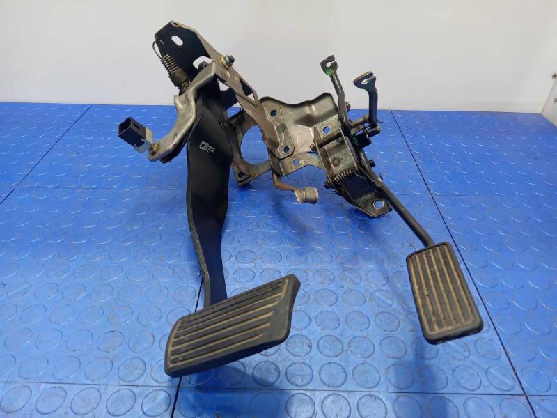 1997-2001 Honda CR-V Accelerator Pedal Brake Pedal Assembly OEM 17800-S10-A71