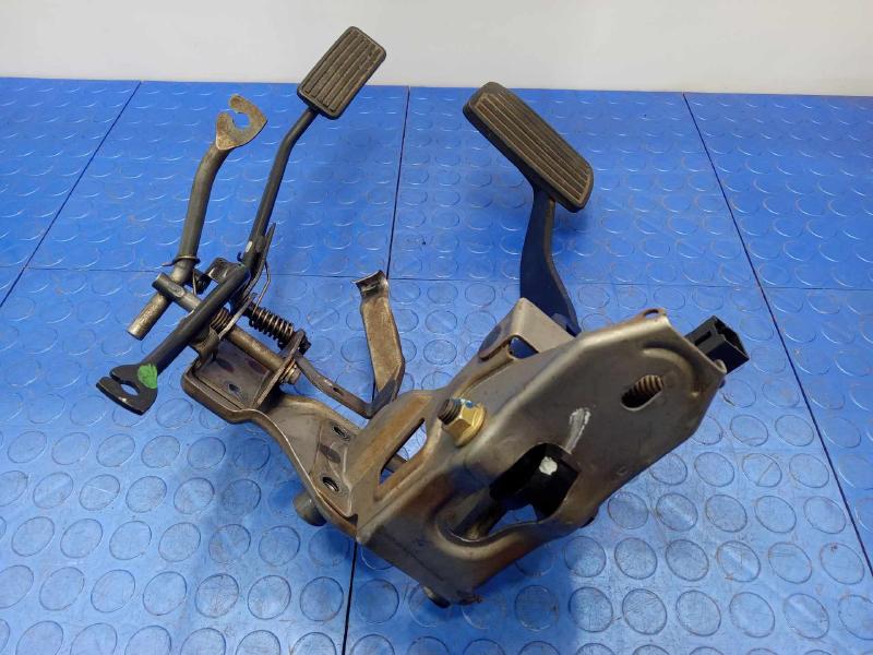 1997-2001 Honda CR-V Accelerator Pedal Brake Pedal Assembly OEM 17800-S10-A71