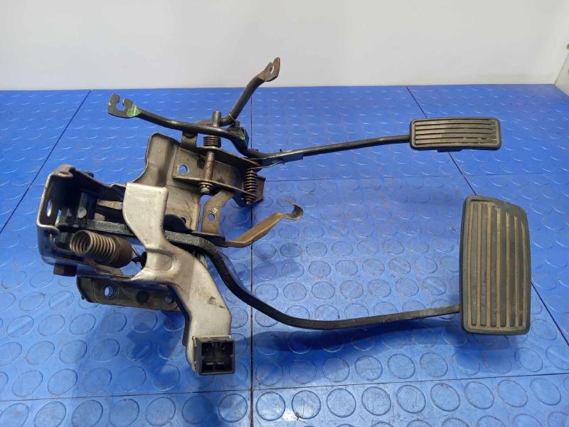 1997-2001 Honda CR-V Accelerator Pedal Brake Pedal Assembly OEM 17800-S10-A71
