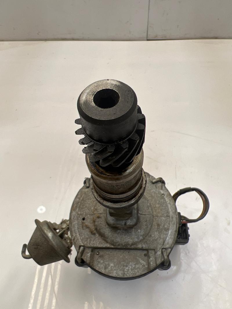 1976 Oldsmobile Cutlass Distributor