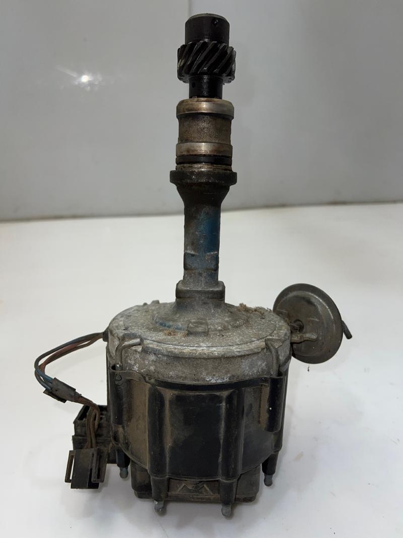 1976 Oldsmobile Cutlass Distributor