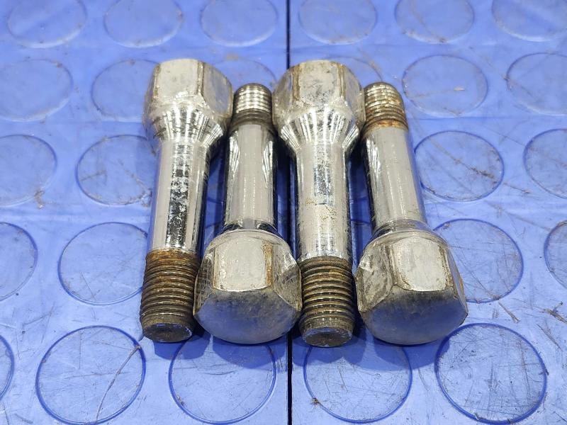 2011 Maserati Quattroporte Lug Nuts