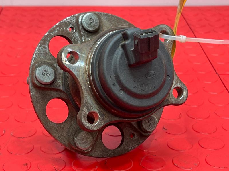 2020-2024 Kia Soul Rear Wheel Hub and Bearing Assembly Genuine OEM 52730K0000