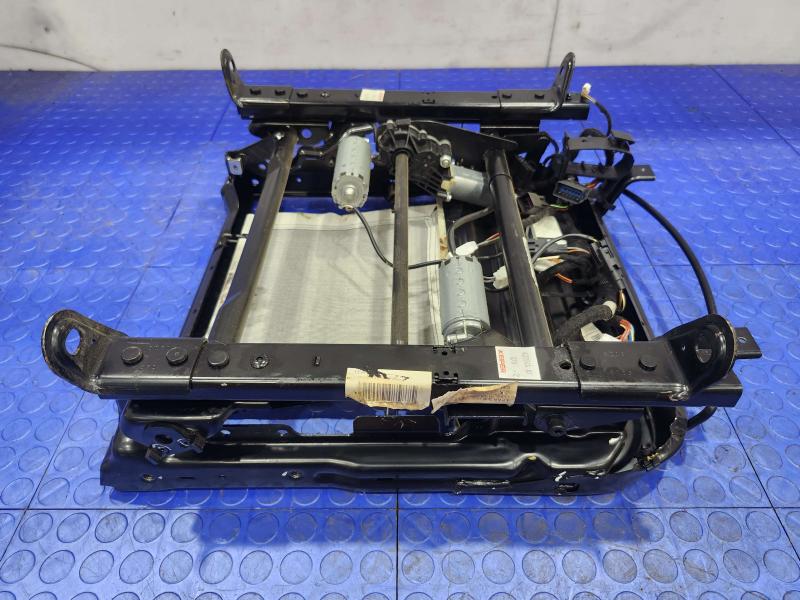 2011 Maserati Quattroporte Seat Track