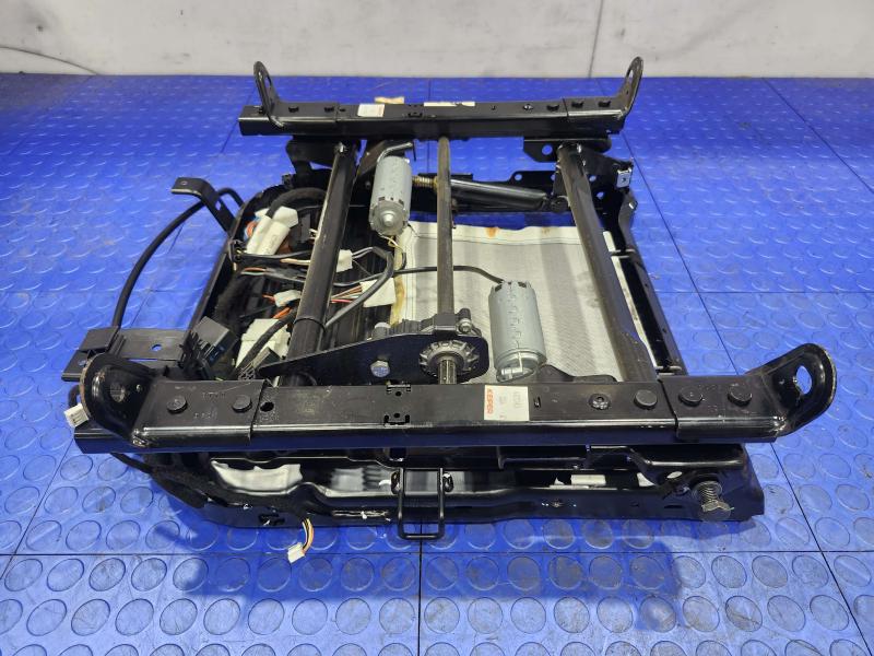 2011 Maserati Quattroporte Seat Track