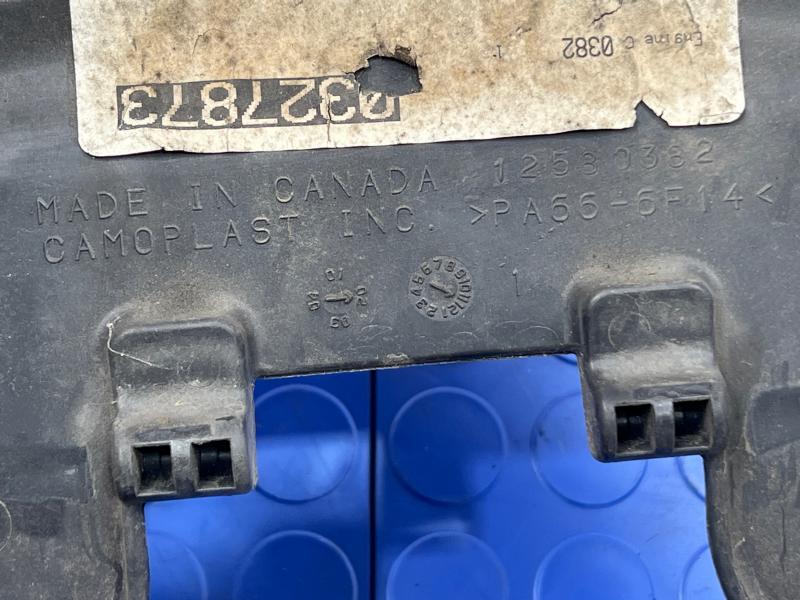 2003 Chevrolet Silverado 2500 Engine Cover
