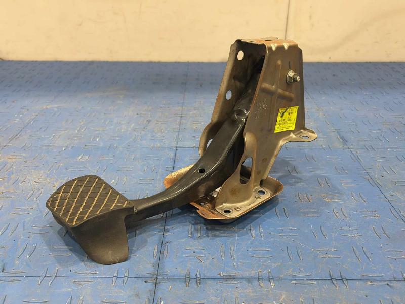 2015 Volkswagen Passat Brake Pedal