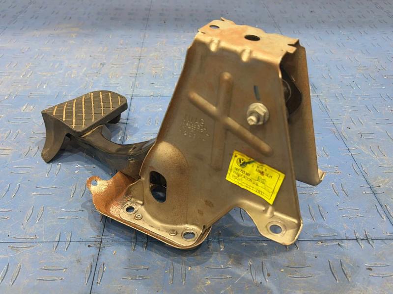 2015 Volkswagen Passat Brake Pedal