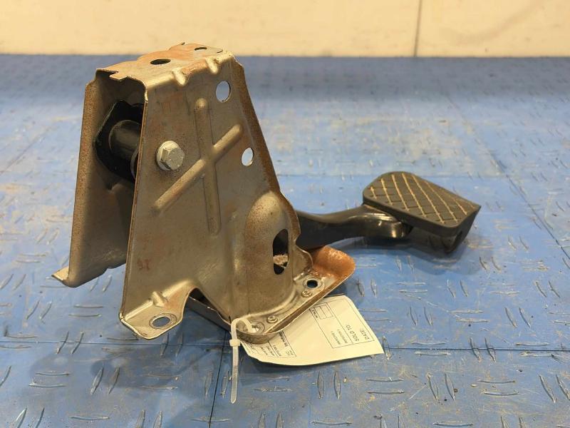 2015 Volkswagen Passat Brake Pedal