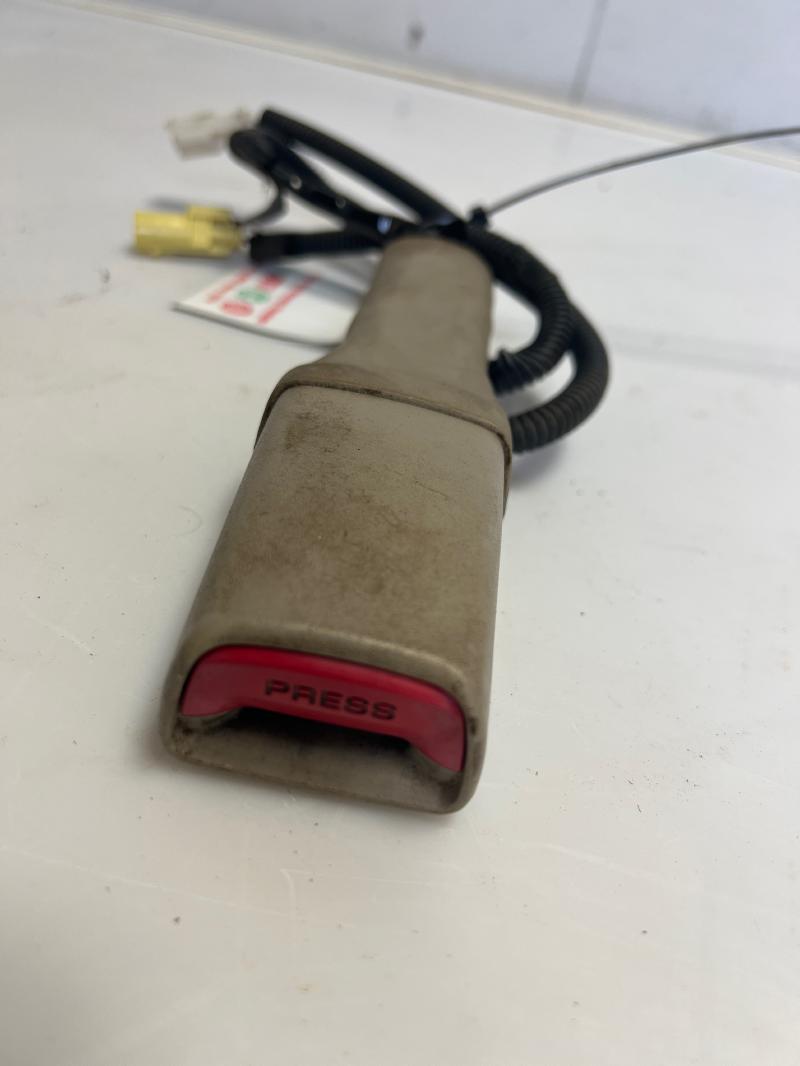 2002 2003 2004 Subaru Outback Front Seat Belt Buckle LH Driver Side Tan OEM 64631AE10