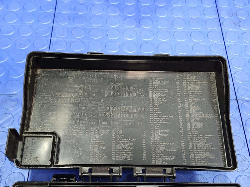 2015 Jeep Grand Cherokee Engine Fuse Box