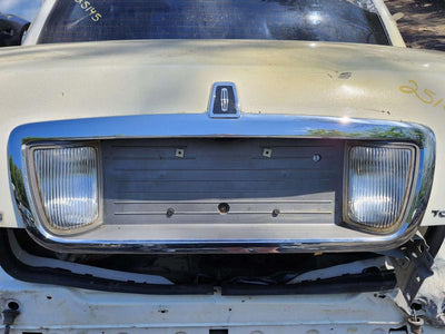 2003 Lincoln Town Car Tail Finish Panel