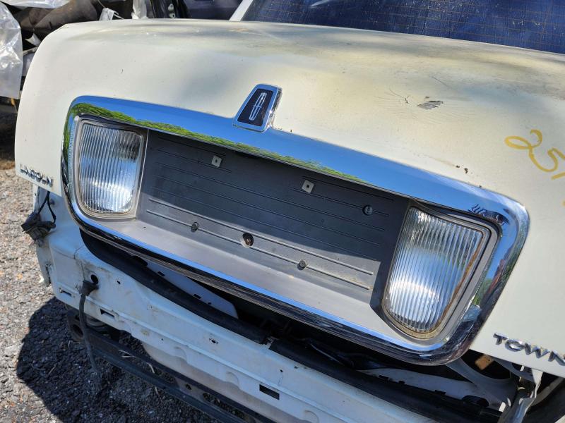 2003 Lincoln Town Car Tail Finish Panel