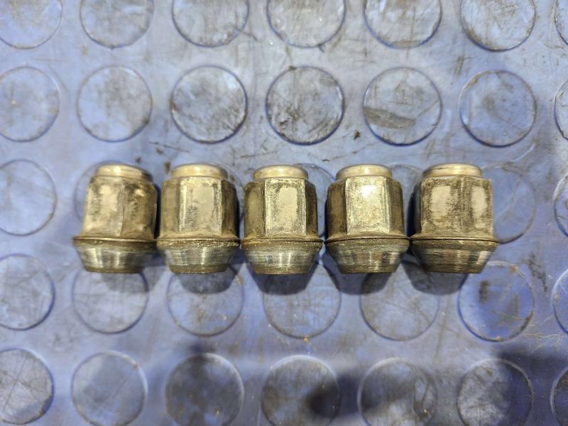 2007 Dodge Grand Caravan Lug Nuts