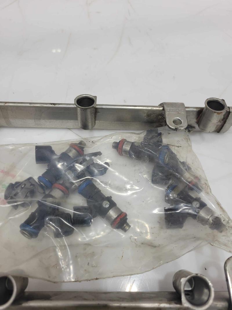 2011 - 2019 Ford Explorer 3.5L NON Turbo Fuel Rail w/ Injectors - 6 OEM BR3Z9F593B