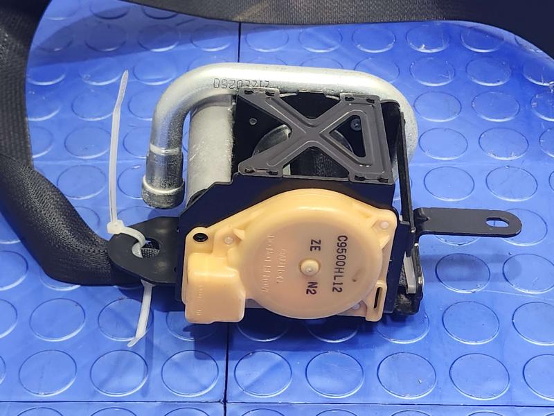 2013 Infiniti FX35 Front Seat Belt