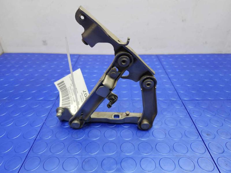 2006 Mercedes S-Class Hood Hinge