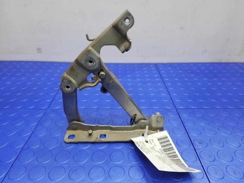2006 Mercedes S-Class Hood Hinge
