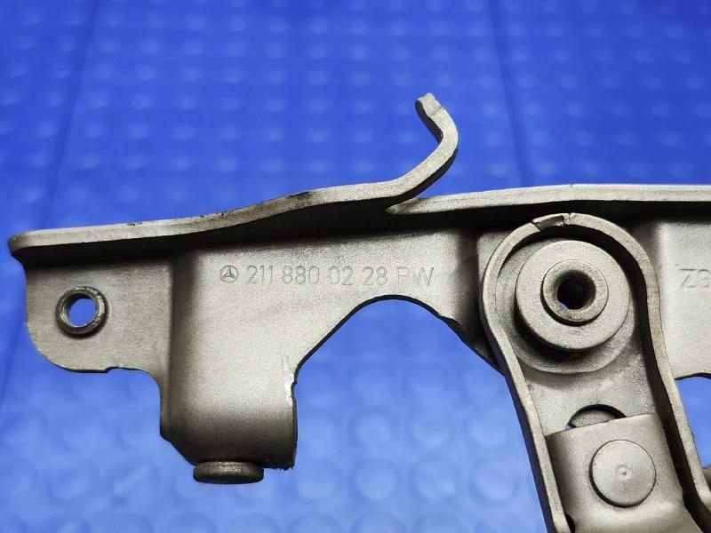 2006 Mercedes S-Class Hood Hinge