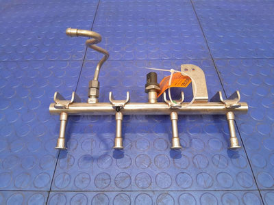 2018-2019 Jaguar XE XF 2.0L Gasoline Fuel Rail Delivery Pipe Genuine OEM