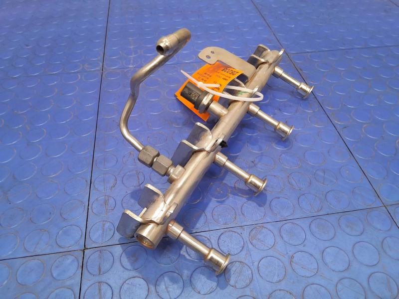 2018-2019 Jaguar XE XF 2.0L Gasoline Fuel Rail Delivery Pipe Genuine OEM