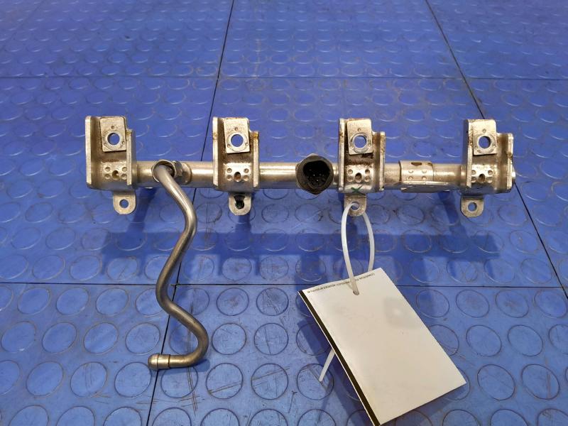 2018-2019 Jaguar XE XF 2.0L Gasoline Fuel Rail Delivery Pipe Genuine OEM