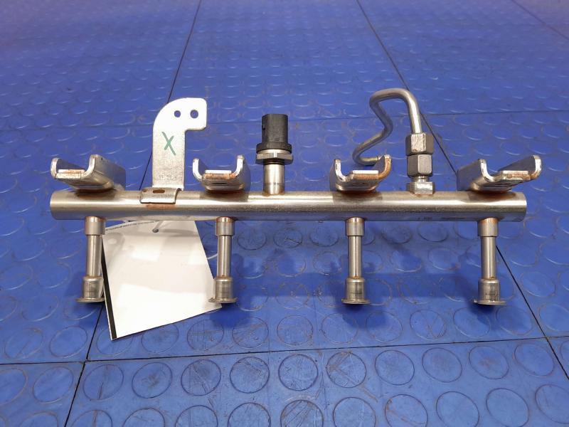 2018-2019 Jaguar XE XF 2.0L Gasoline Fuel Rail Delivery Pipe Genuine OEM