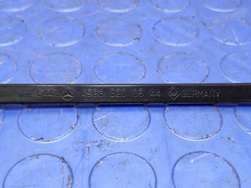 2014 Mercedes Sprinter Wiper Arm