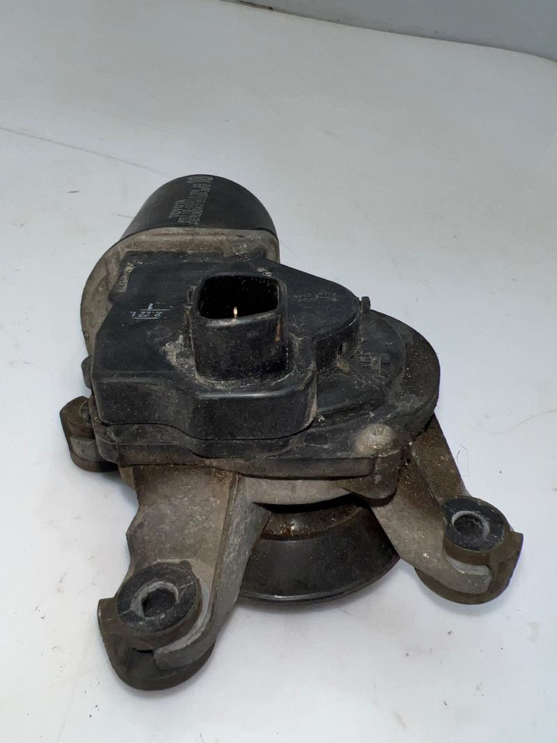 2000 - 2003 Toyota Tundra Windshield Wiper Motor OEM 851100C010
