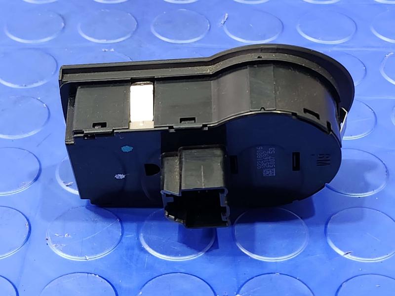 2015 Chevrolet Camaro Headlight Switch (Dash Mtd)