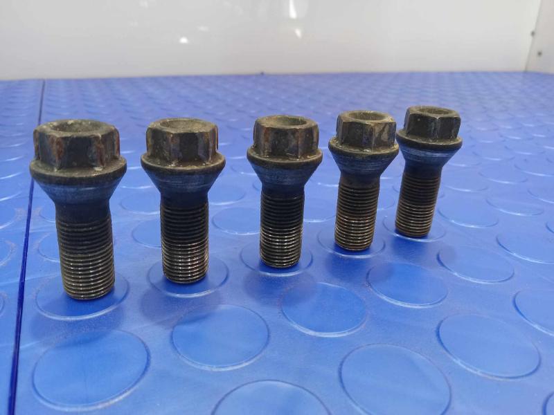 2015 BMW 428i Lug Nuts
