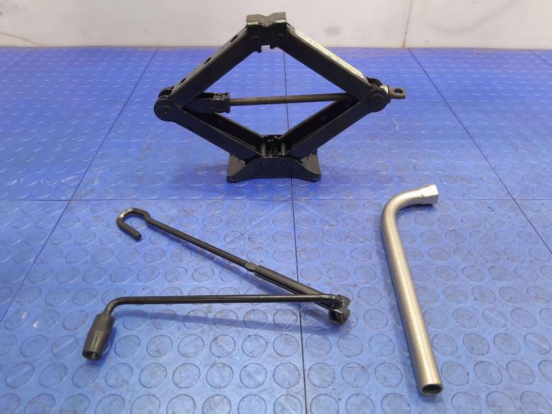 2012-2015 Volkswagen Beetle Spare Tire Tools Jack Kit Assembly OEM 5C0011031B